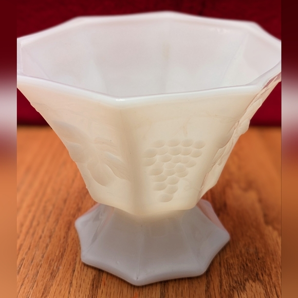 Vintage white milk glass candy dish - Picture 2 of 2